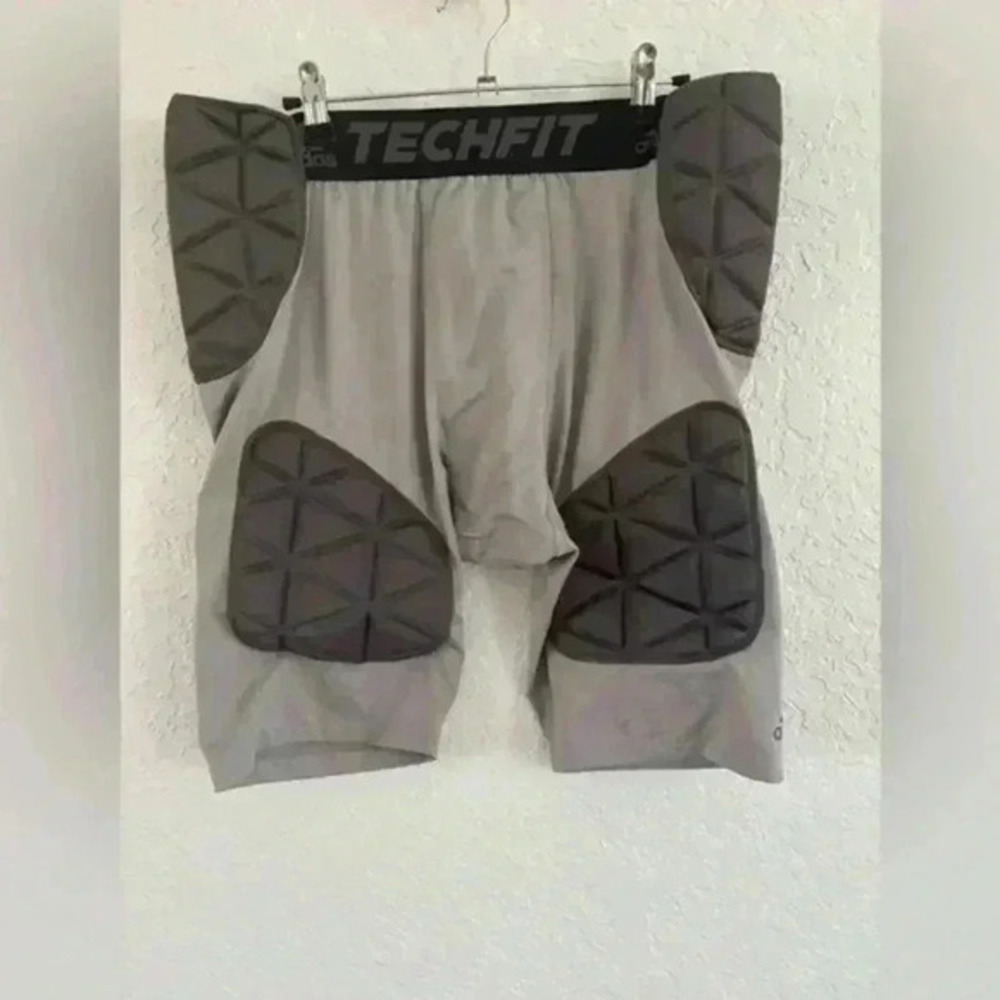 Adidas tech fit men’s XL padded compression football shorts